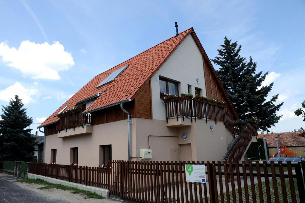 Arany Szőlő Wellness Apartmanház Heviz Exterior foto